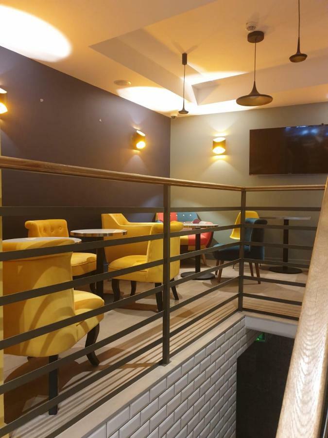 Hotel Panam Gambetta- Place Gambetta-mairie De Gambetta Parijs